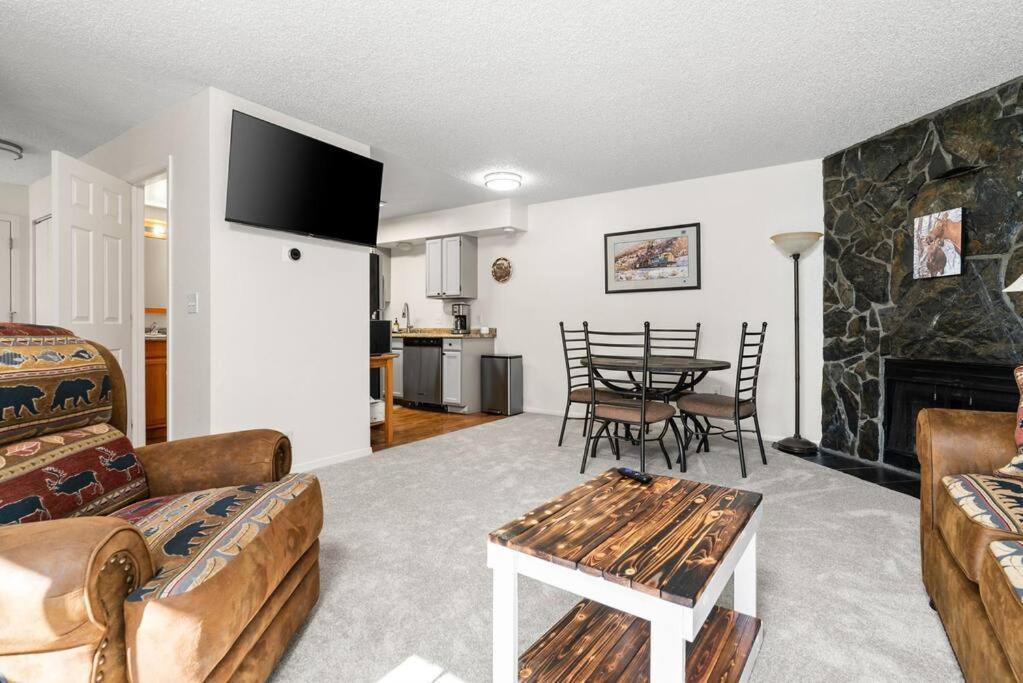 Moose Meadows- Near The Airport, Centrally Located Анкъридж Екстериор снимка